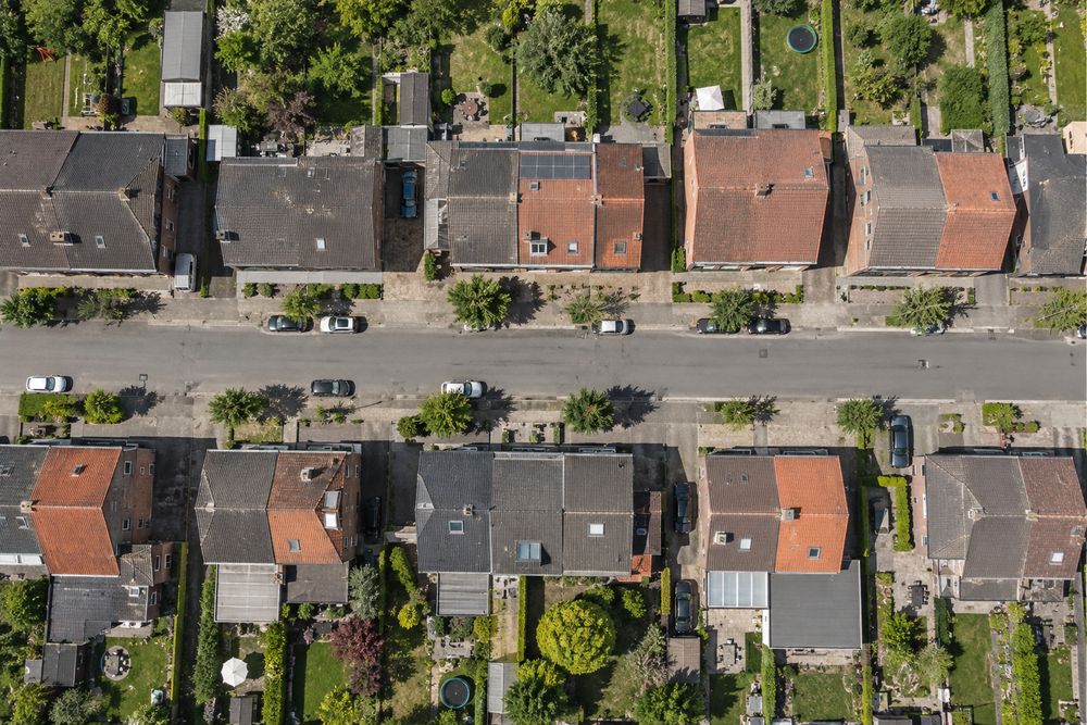 Luchtfoto van een Oost-Vlaamse woonstraat